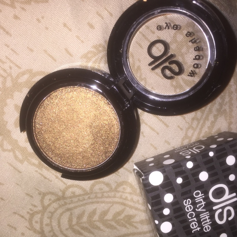 Gold eyeshadow